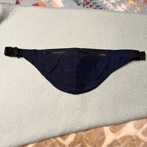 Baggu Crescent Fanny Pack in Navy NWT